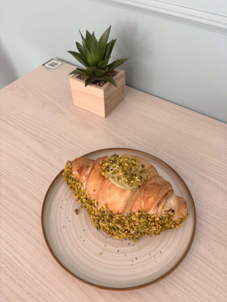 Ck4KTFNuYXBjaGF0LzEzLjU4LjAuNTIgKFNNLUY3MTFOOyBBbmRyb2lkIDE1I0Y3MTFOS1NTQktZR0IjMzU7IGd6aXApIFYvTVVTSFJPT00=